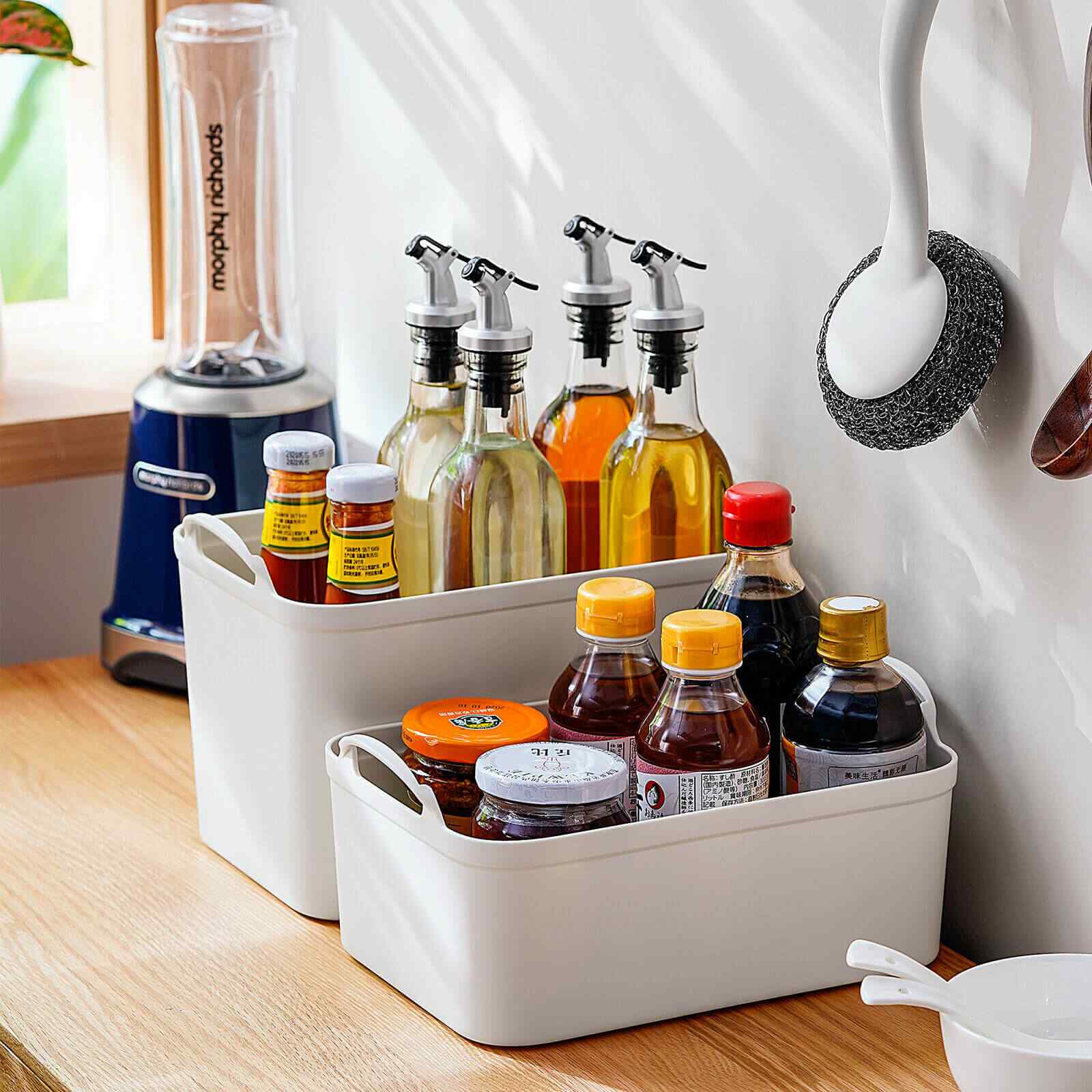 Display of 5-Pack Lidded Plastic Storage Bins