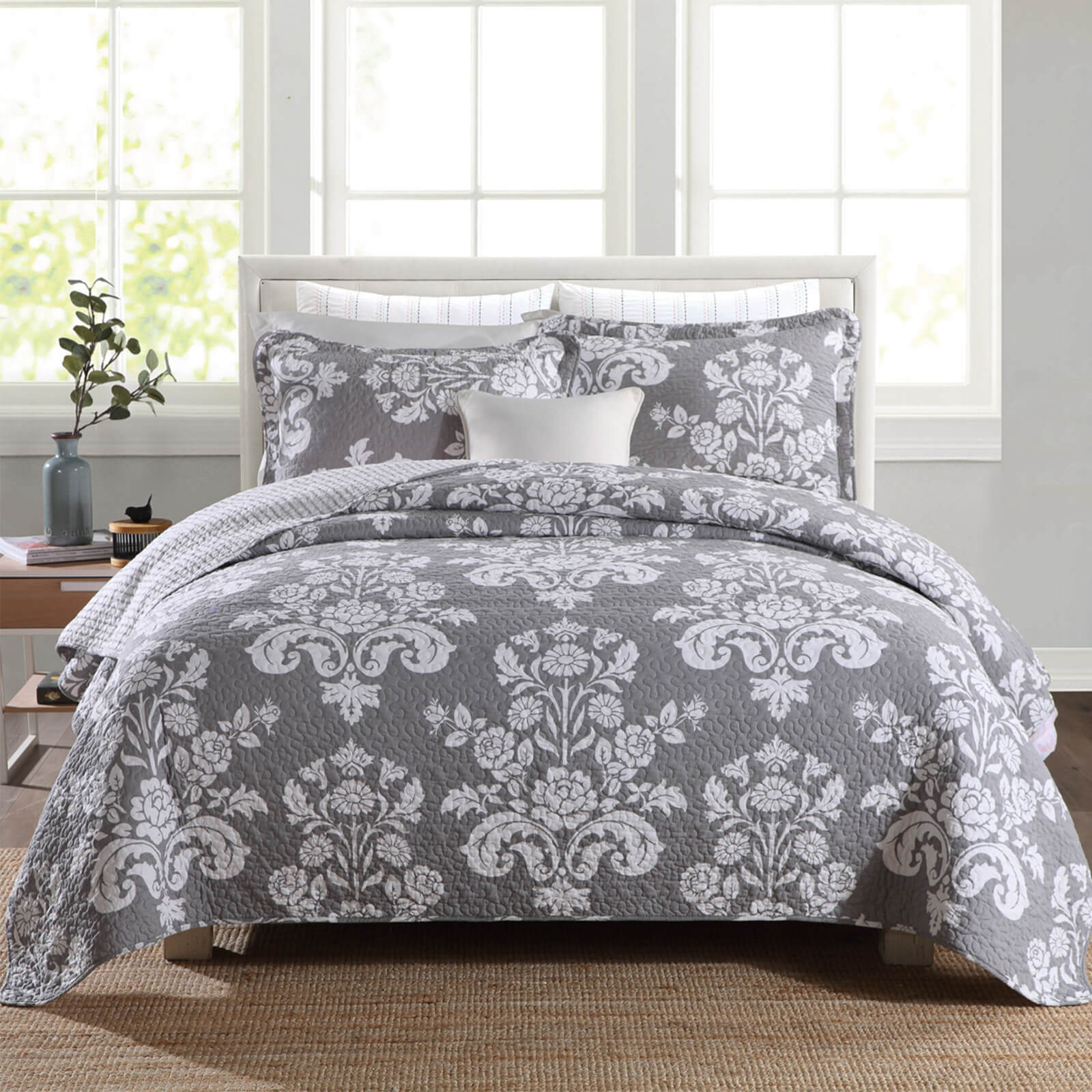 Gray flower 3-piece quilt bedding set